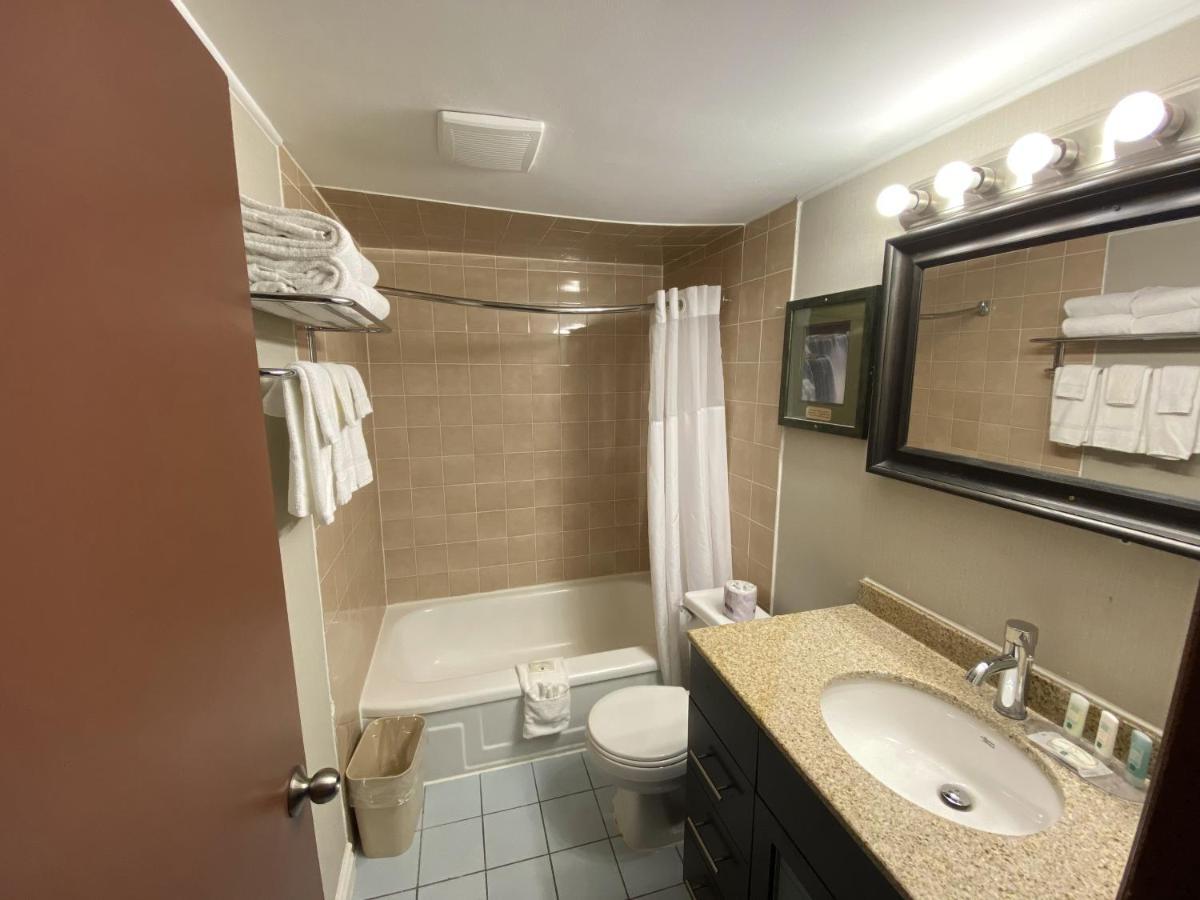 Quality Inn & Suites Niagara Falls Esterno foto