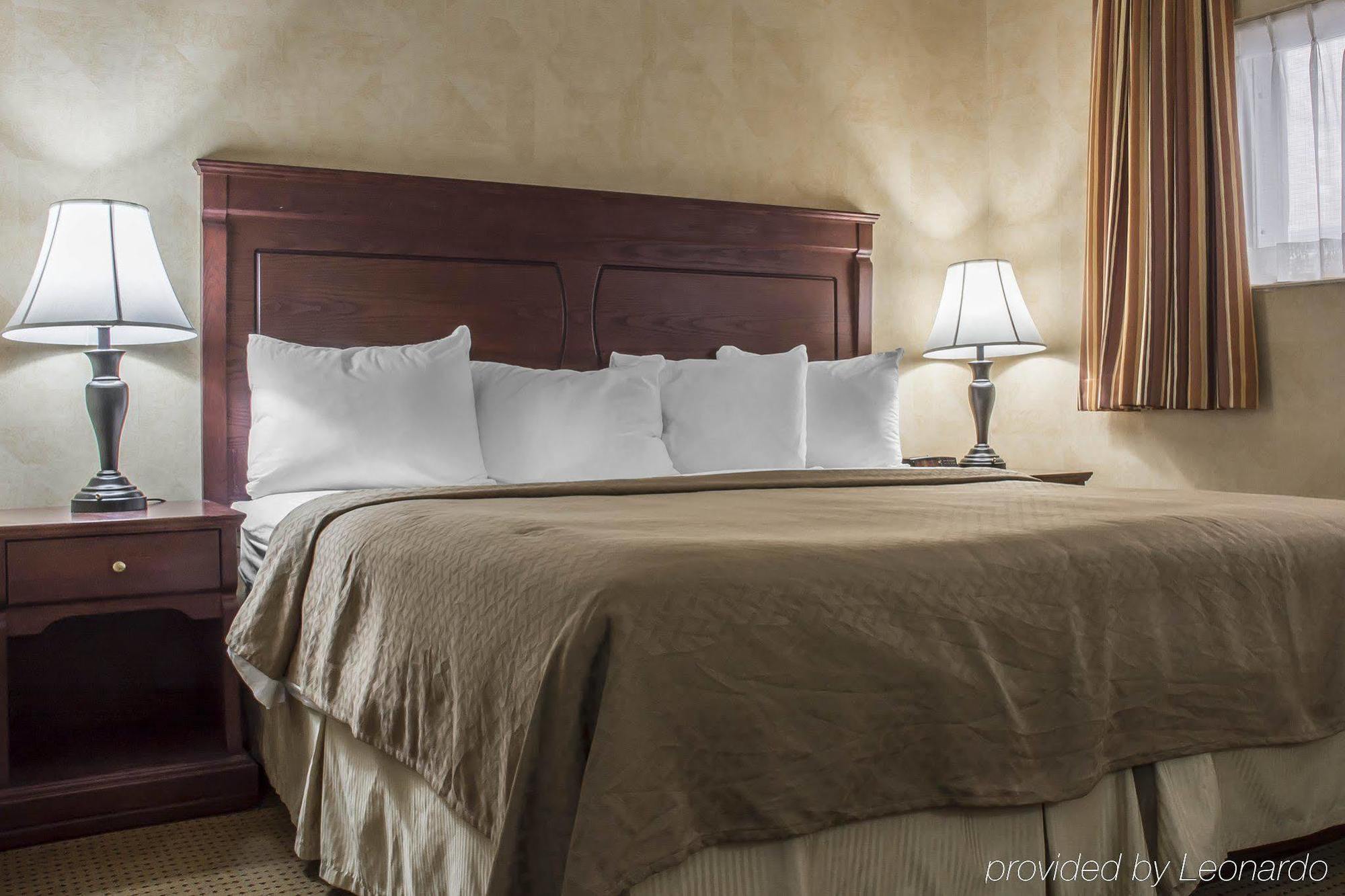 Quality Inn & Suites Niagara Falls Esterno foto